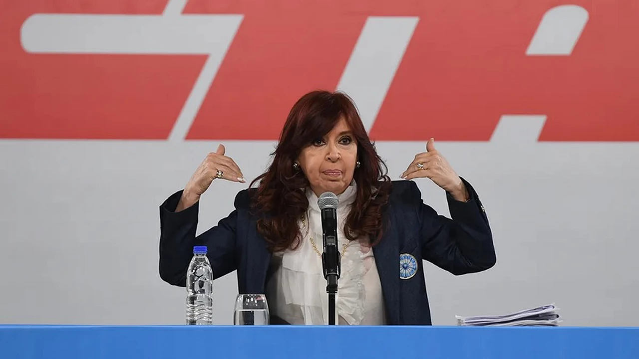 Cristina Kirchner volvió a pedir por "la lapicera" y  habló de "un festival de importaciones"