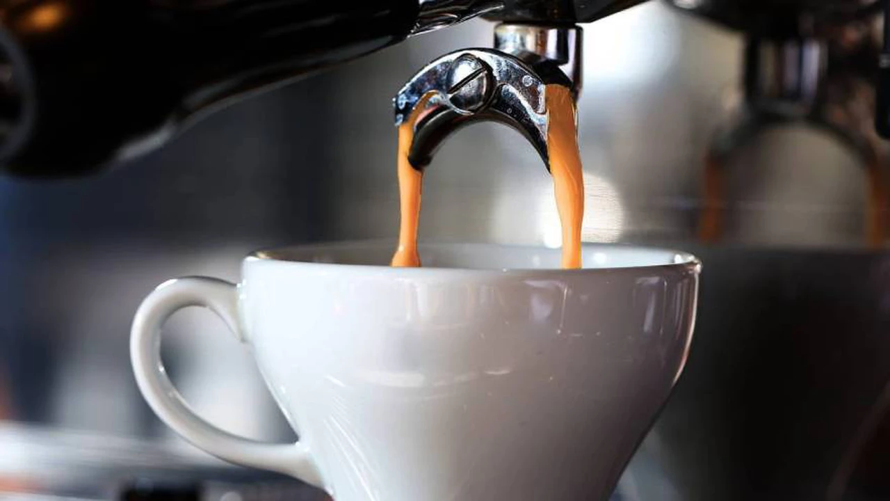 Cuánto dura la cafeína en el cuerpo: a esta hora debés parar de consumirla para dormir bien