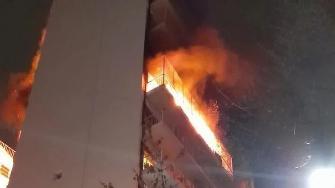 VIDEO | Trágico incendio en un edificio de Recoleta: hay cinco muertos y 18 heridos