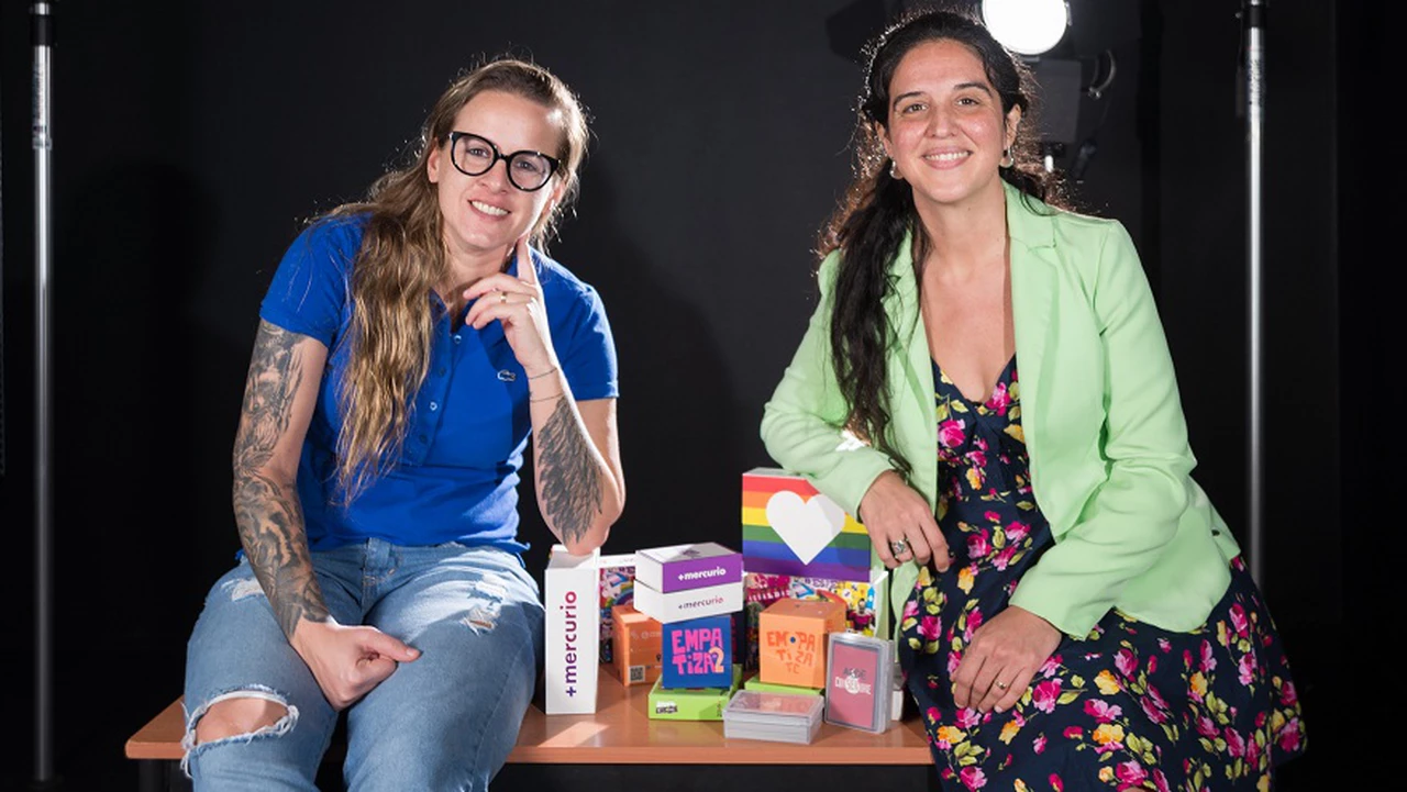 Matrimonio de emprendedoras produce juegos y libros para educar sobre la diversidad sexual