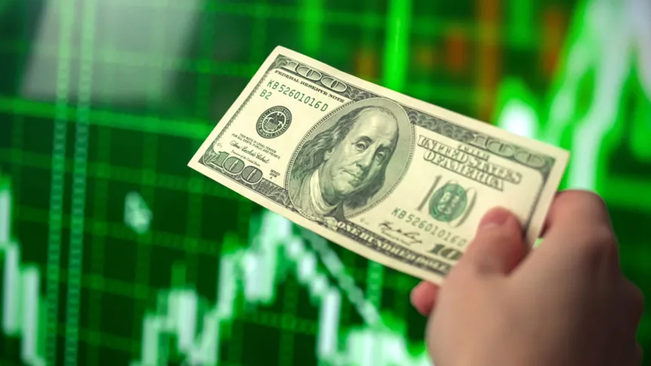 Dólar: con brecha superior al 100%, ¿el BCRA acelerará la suba del tipo de cambio oficial?