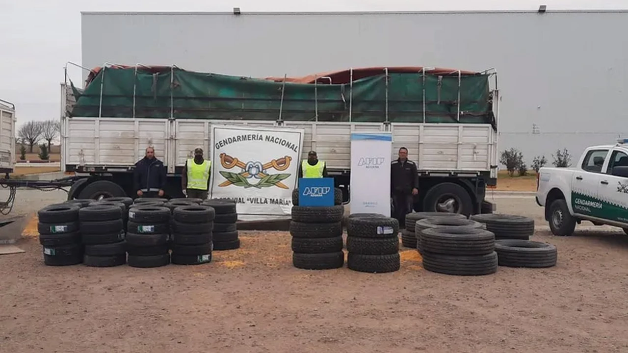 Contrabando: encuentran neumáticos ocultos en camión de cereales