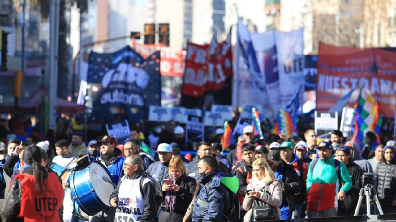 Planes sociales: piqueteros preparan protestas y movimientos oficialistas suben la presión sobre Tolosa Paz
