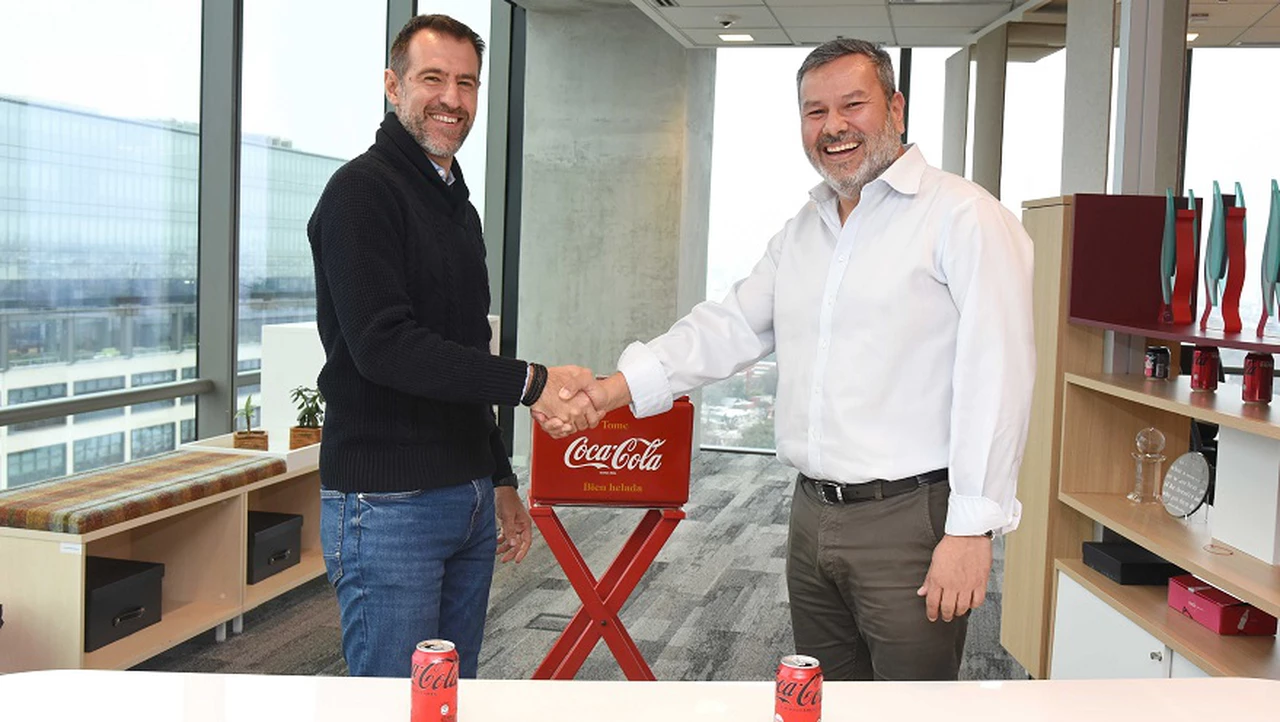 Coca-Cola firma convenio para promover el empleo joven en IT
