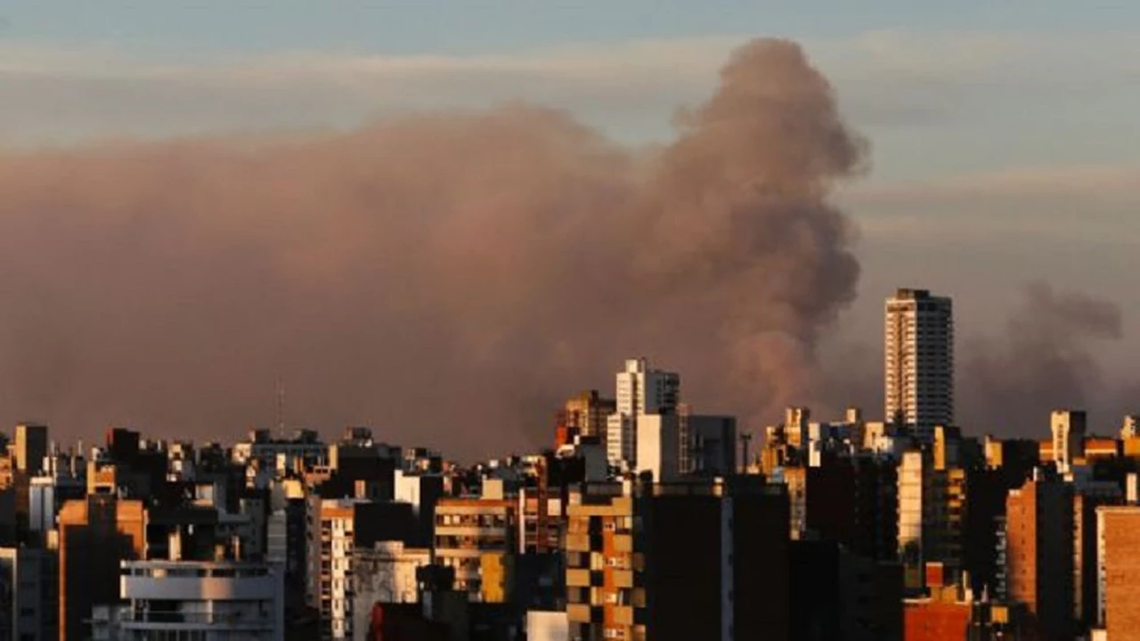 Humo en Buenos Aires y varias provincias por incendios del Delta: qué impacto tiene en nuestra salud