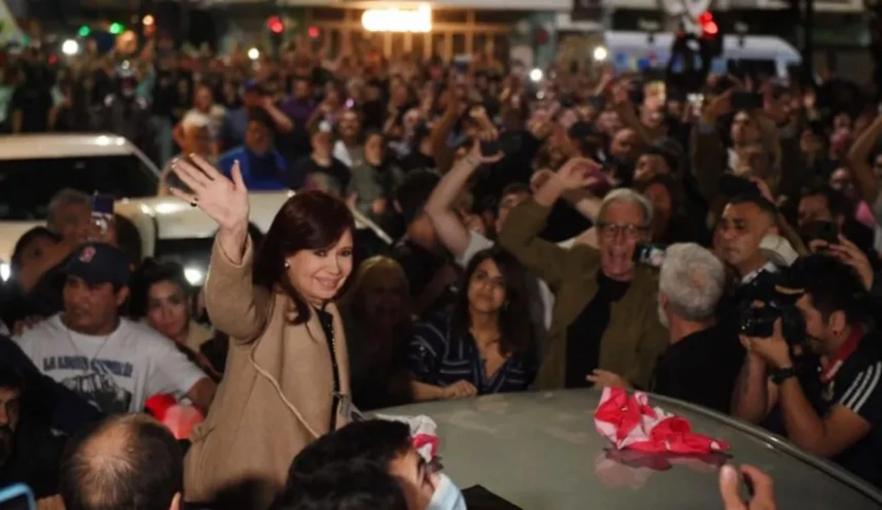 El kirchnerismo se moviliza en plazas de todo el país para respaldar a Cristina Kirchner