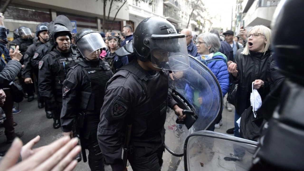 La Justicia le ordenó a Larreta levantar operativos policiales frente al edificio de Cristina Kirchner