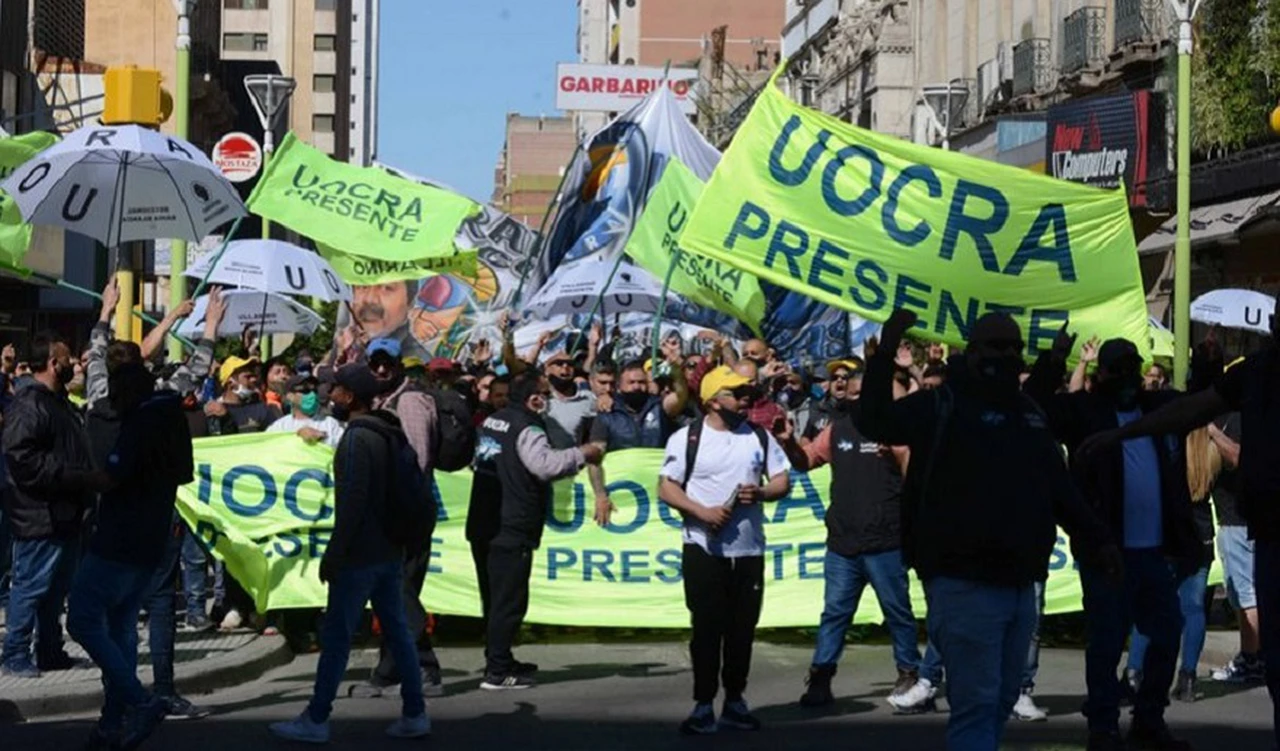 La UOCRA exige aumento de sueldo y se declara en estado de alerta: ¿freno total a la obra privada?