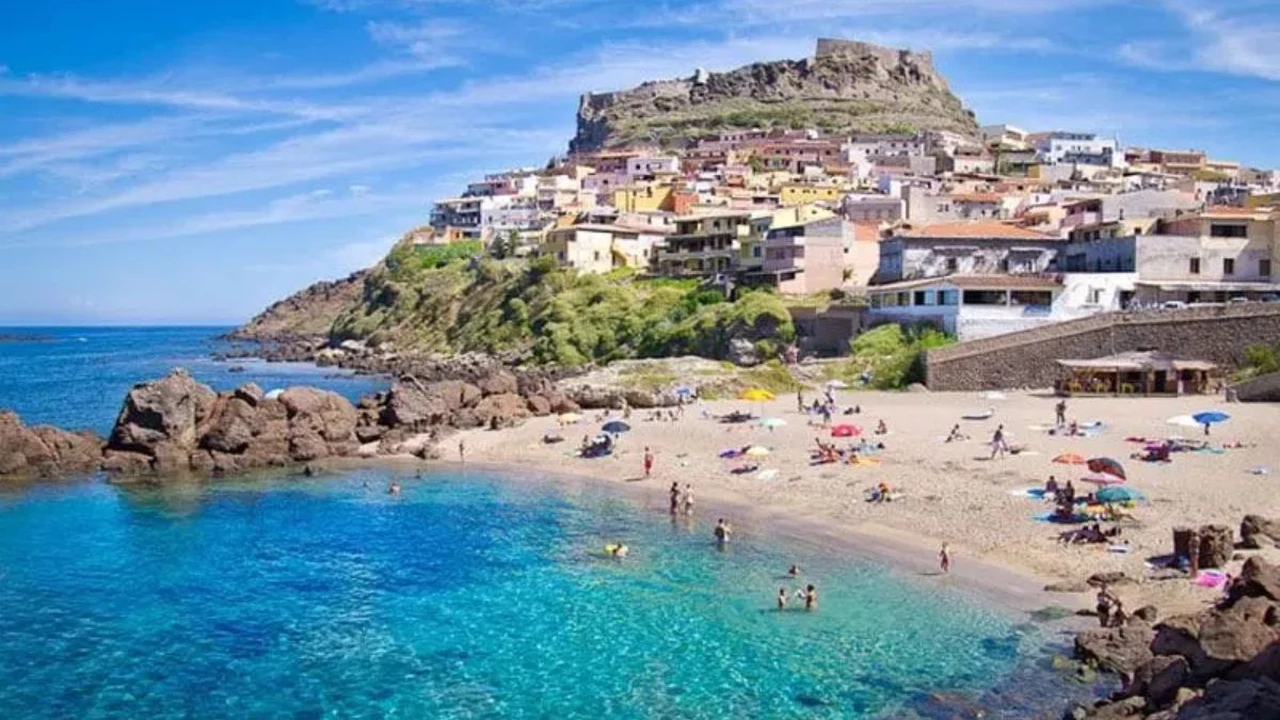 Esta isla paradisíaca de Italia te ofrece 15.000 euros por irte a vivir: cuáles son las condiciones