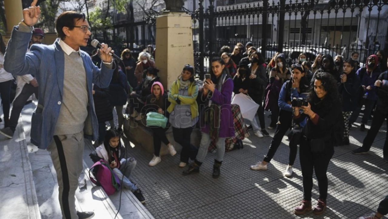 Escuelas porteñas: la Ciudad denunció a padres de alumnos que tomaron los edificios