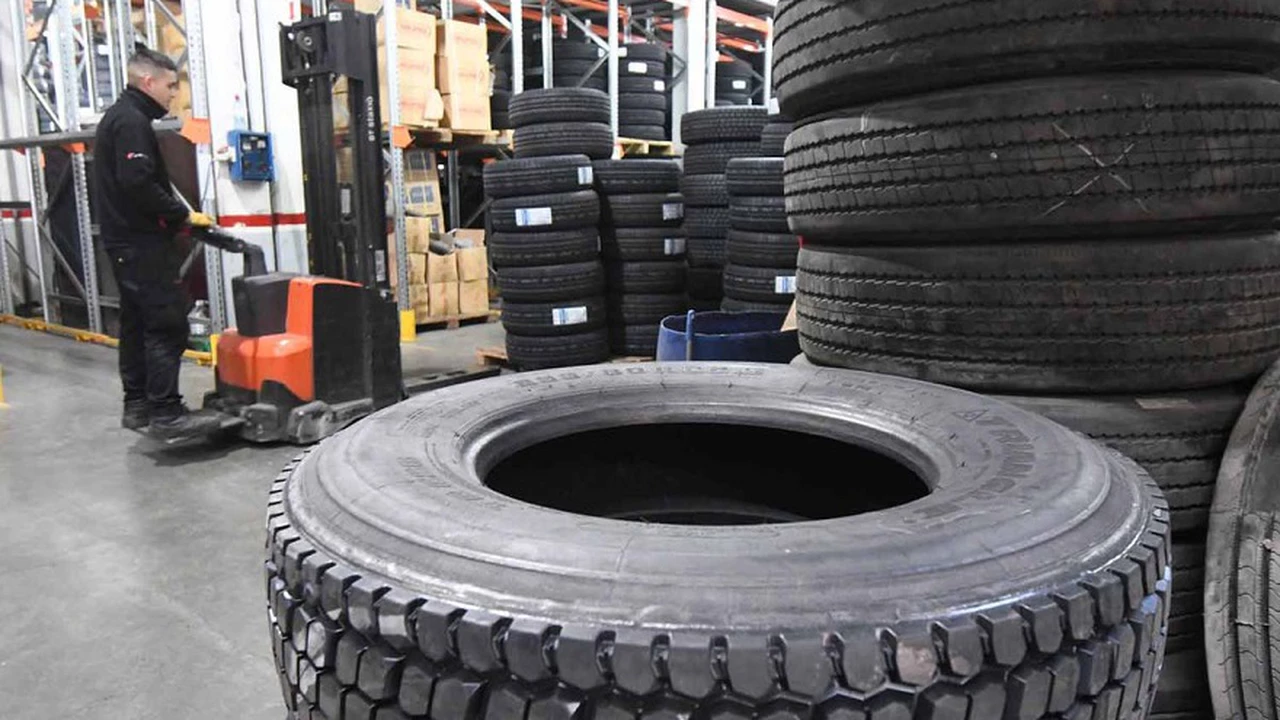 Empresarios, escandalizados por empleados de neumáticos que quieren cobrar sueldos de $400.000: "Es ilógico"