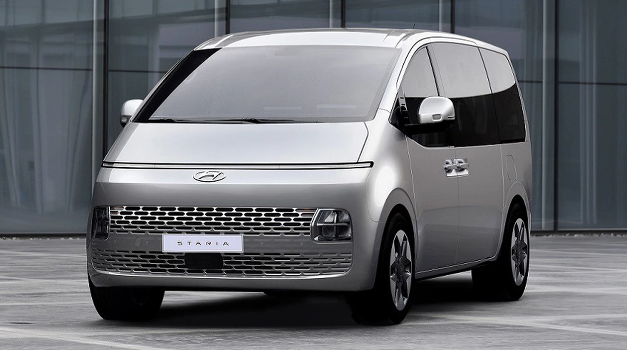 Hyundai lanzó Staria, una van con diseño futurista que reemplaza a la H1