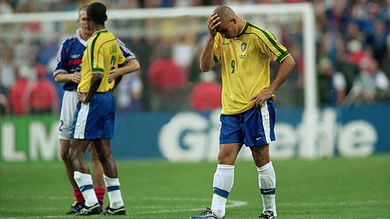 "¡Ronaldo se muere!": la historia del crack brasileño antes de la final en Francia 98