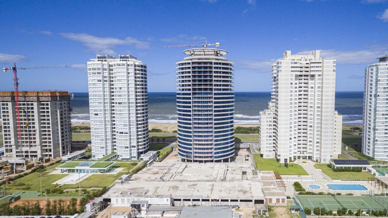 ¿Es negocio invertir en una propiedad en Punta del Este?: pros y contras de tener un departamento en Uruguay