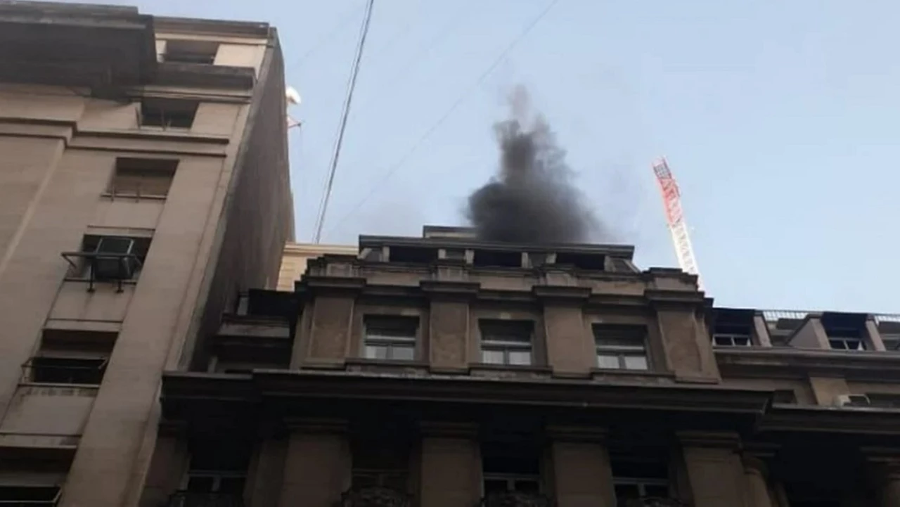 Evacuaron el Ministerio de Economía por un principio de incendio