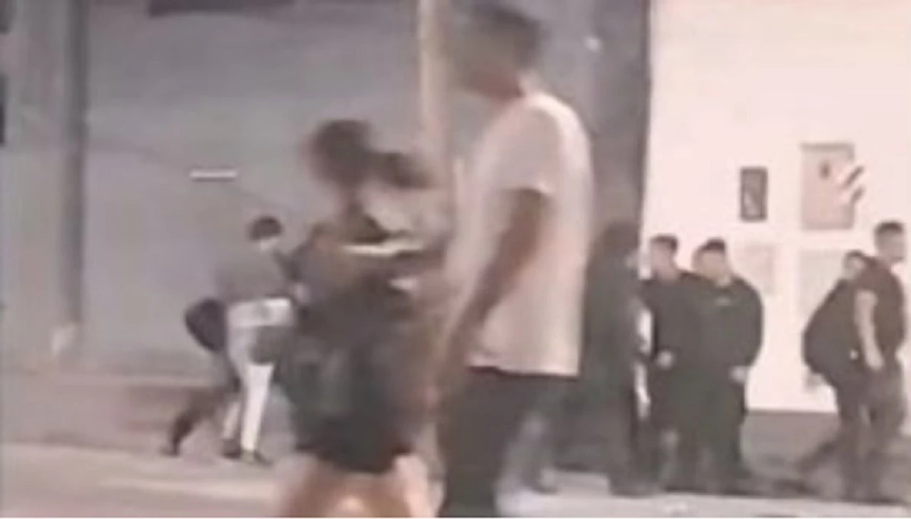 VIDEO | Patovicas dieron salvaje golpiza a un joven a la salida de un boliche