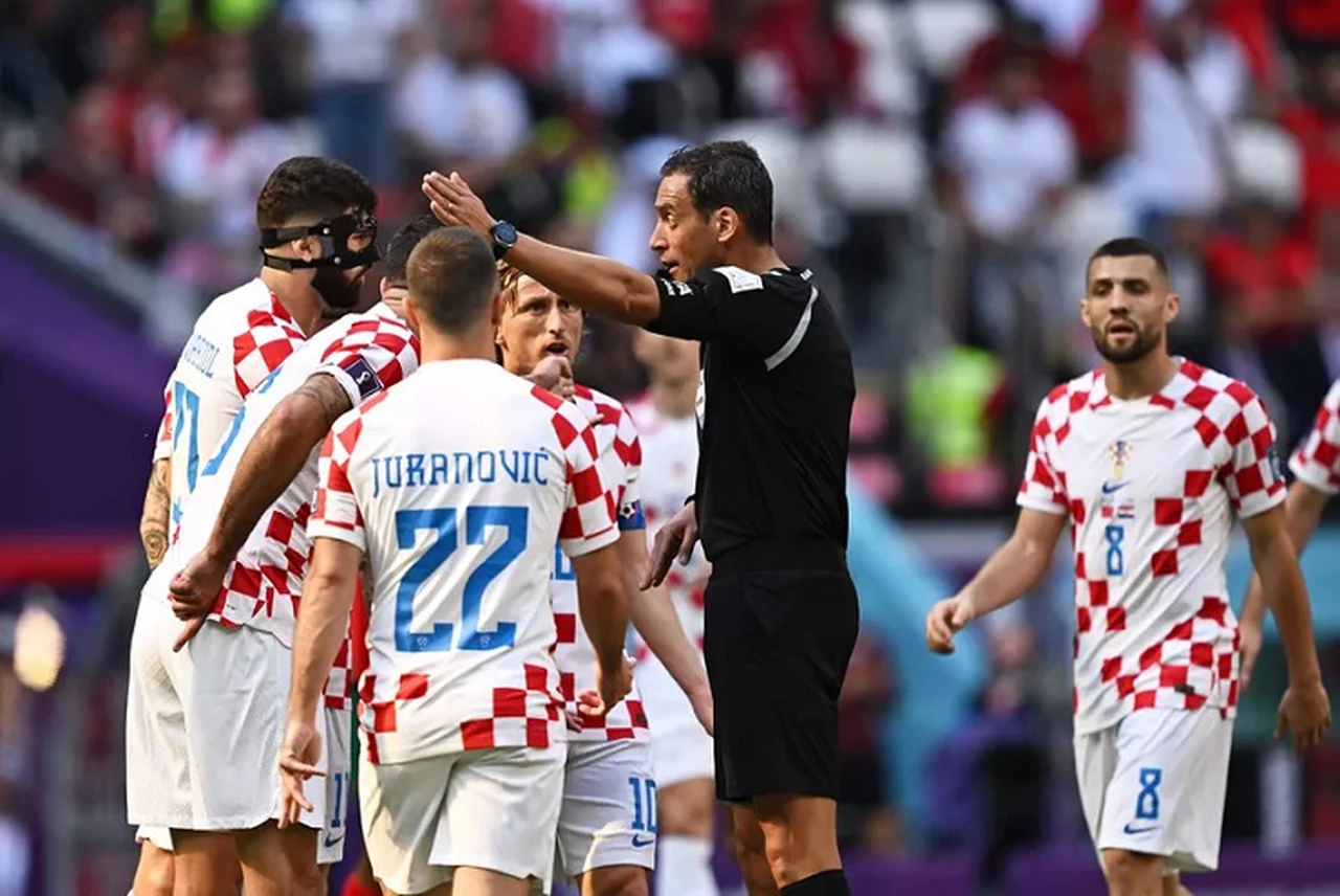 Mundial Qatar 2022: ¿cómo fue el debut del árbitro argentino Fernando Rapallini?