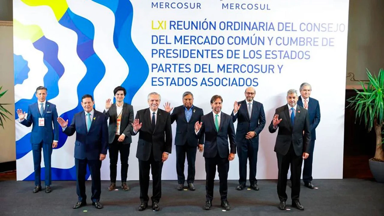 Crece a tensión en el Mercosur: Alberto Fernández cruzó a Lacalle Pou