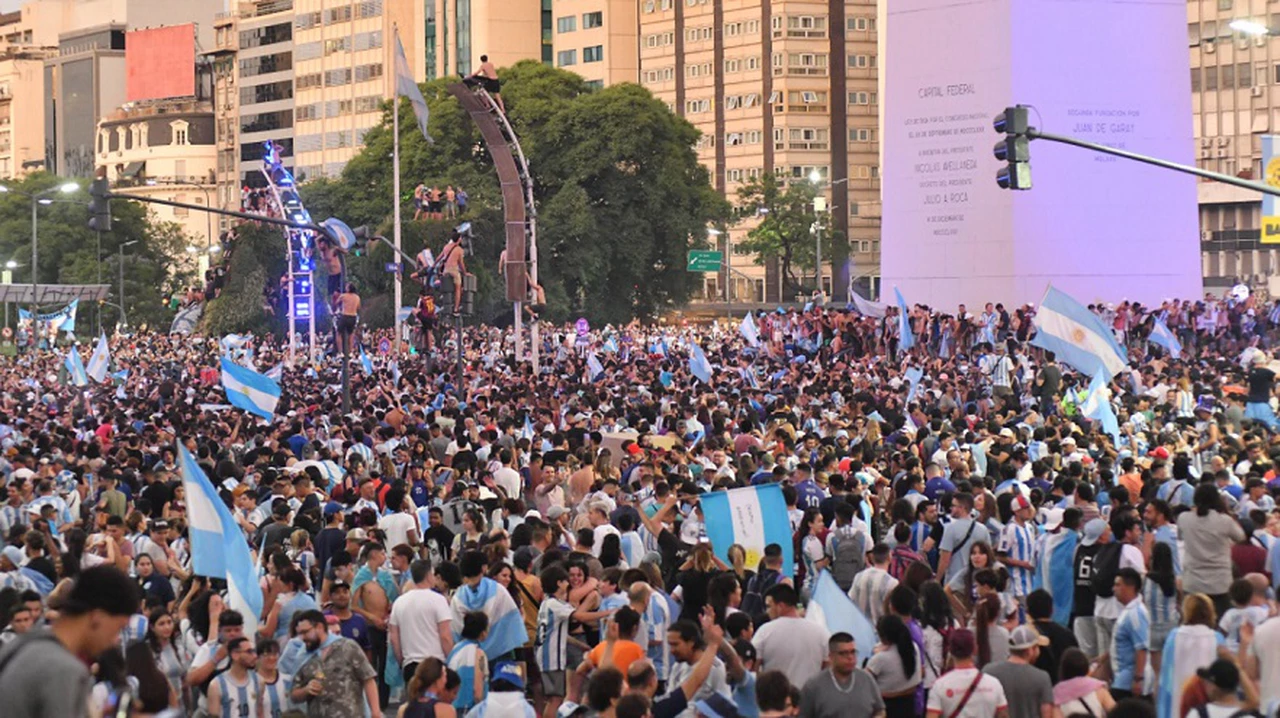 El país celeste y blanco: miles de hinchas celebran en las calles el triunfo de la Selección