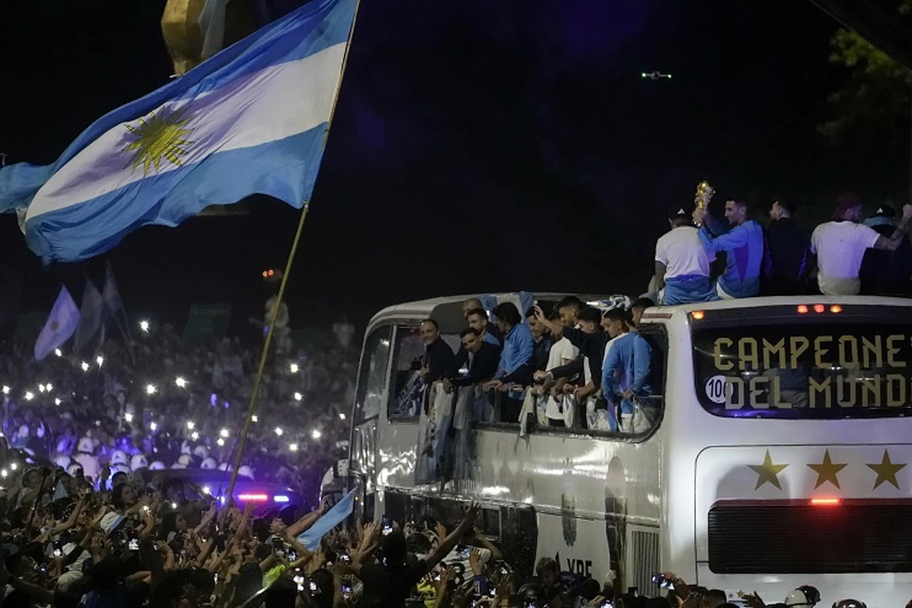 Así llegó la copa a la Argentina: el inolvidable recibimiento de la Selección campeona