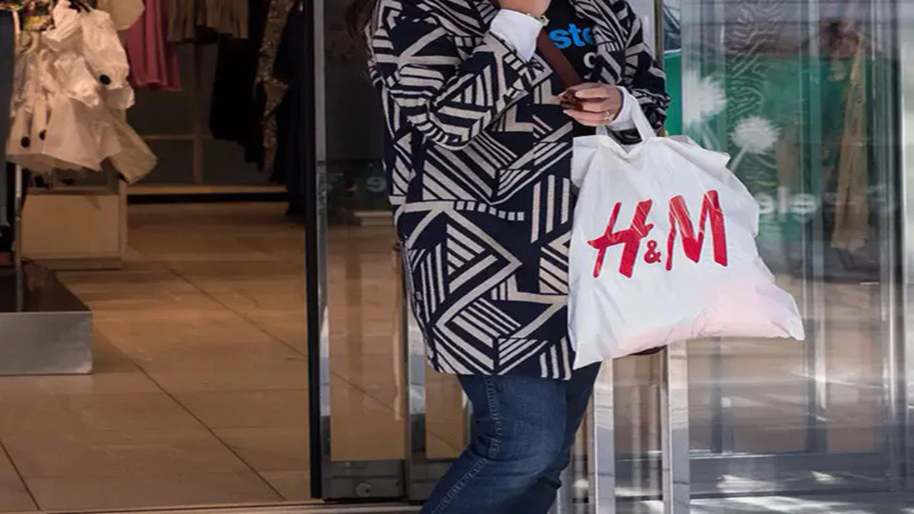 H&M: cómo pasó de vender ropa para mujeres a vestir al planeta entero y cuál es la historia que esconde su nombre