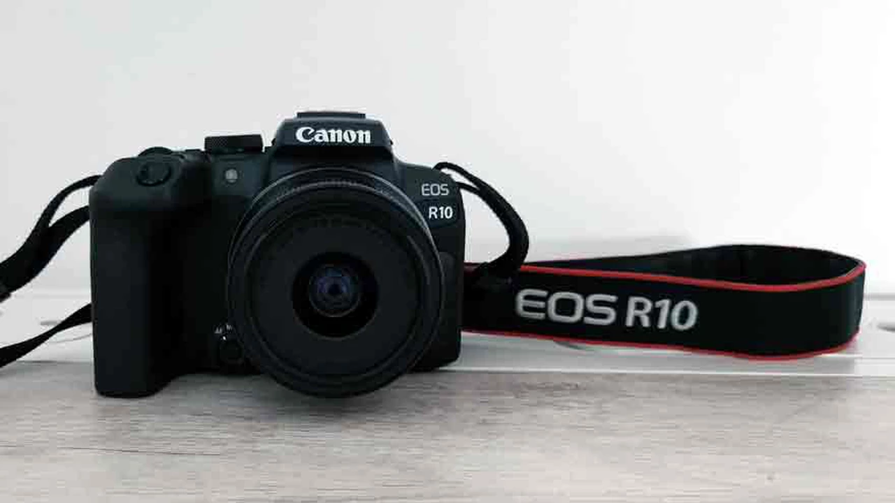 Review de la Canon EOS R10, una de las mejores cámaras para principiantes