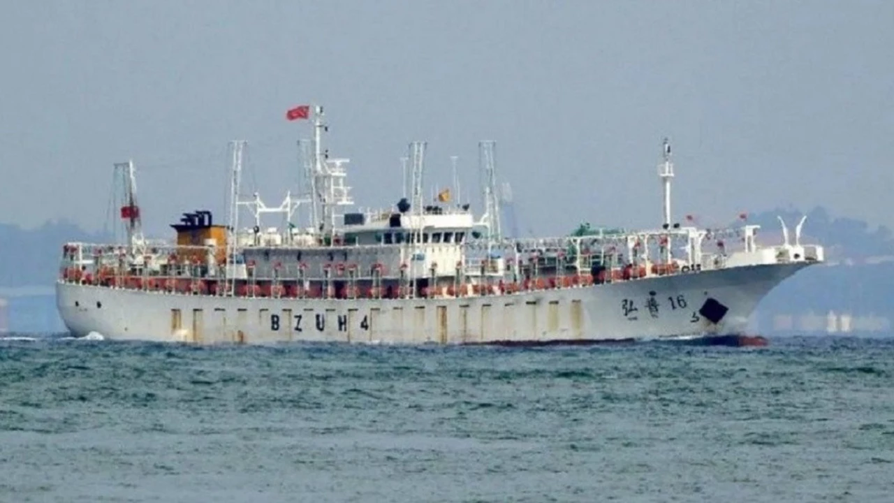 Pesca ilegal china: denuncian barcos operando en aguas argentinas durante más de 600 mil horas