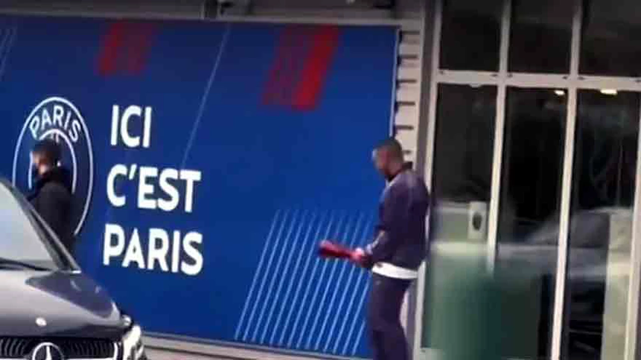 Video: Kylian Mbappé imitó el gesto de Emiliano Martínez y se hizo viral