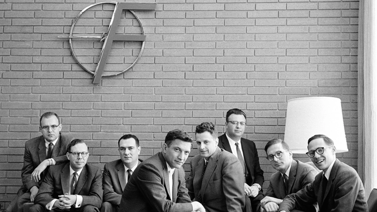 Quiénes fueron los "8 traidores": la historia de los ingenieros que revolucionaron Silicon Valley