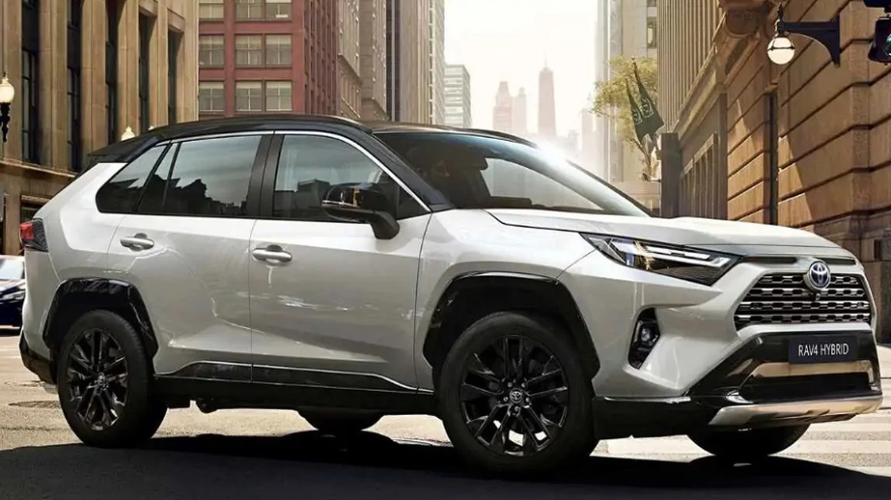 La nueva Toyota RAV4 llegará en 2024: ¿se amplía la familia con una camioneta?