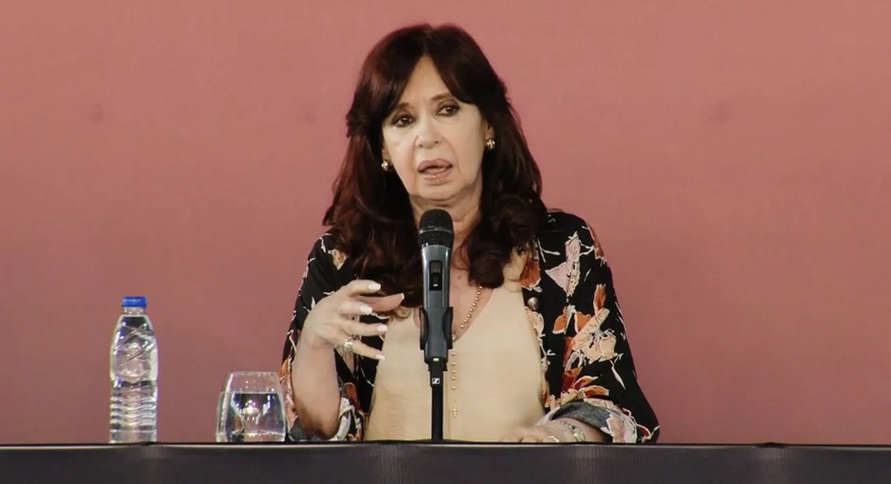 Cristina Kirchner busca que su "plan desdolarizador" sea el centro del debate electoral