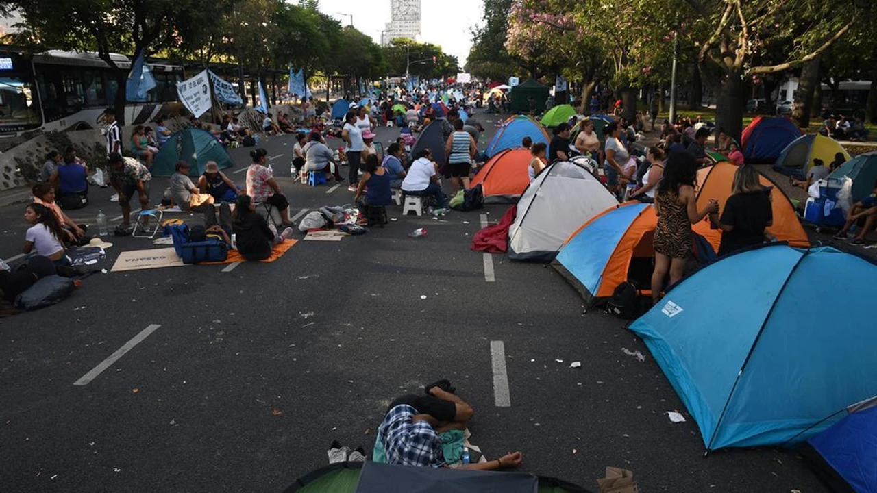 Potenciar Trabajo: tras las críticas de Tolosa Paz, piqueteros levantaron el acampe en la 9 de Julio