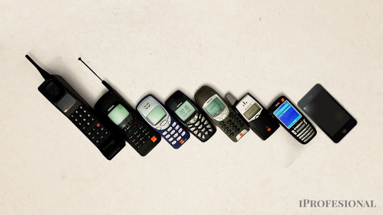 El celular cumple medio siglo de vida: su increíble evolución desde que era un "ladrillo"