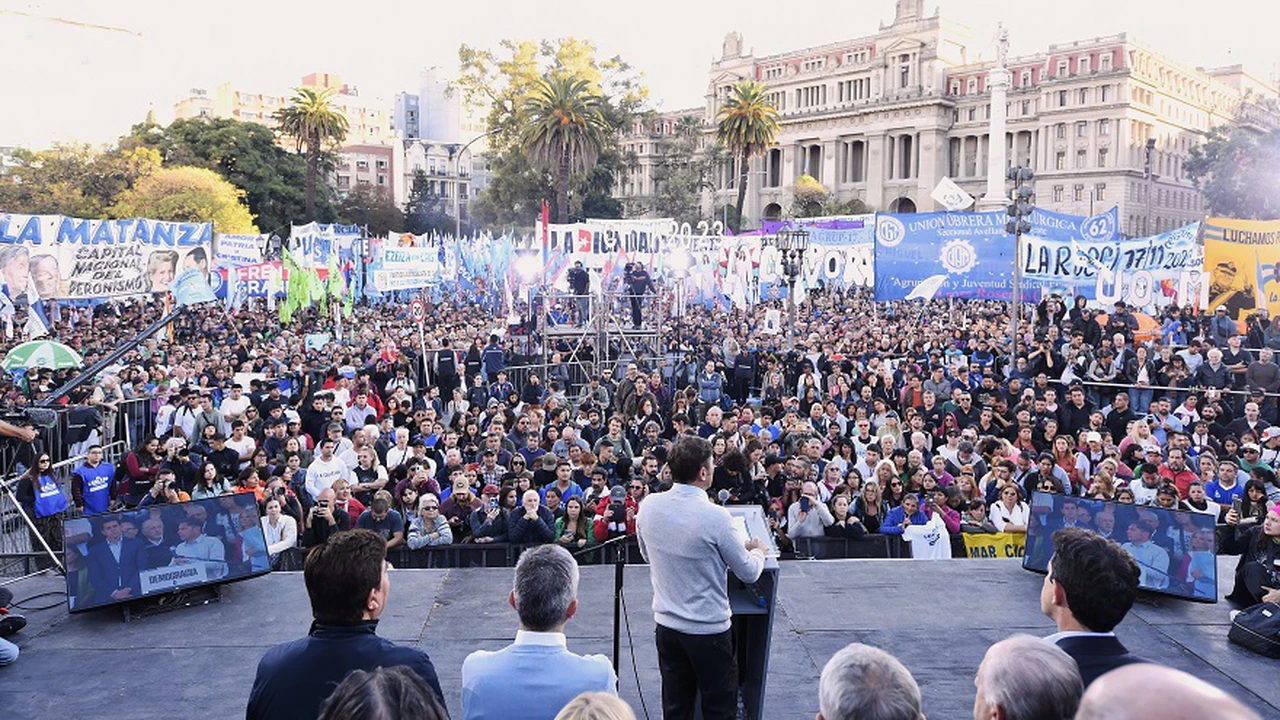 "Si quiere, volverá a ejercer cargos": el kirchnerismo marchó a Tribunales en apoyo a Cristina Kirchner