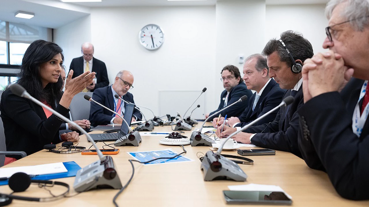 Por qué el FMI y la Argentina acordaron "reconfigurar" el acuerdo por la deuda