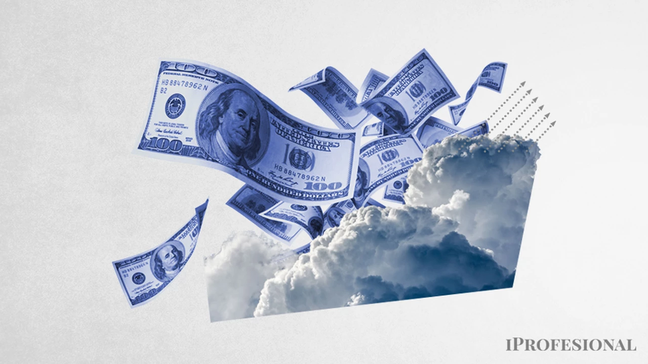 El dólar blue marcó un nuevo máximo histórico de $442 y en la última semana subió $42