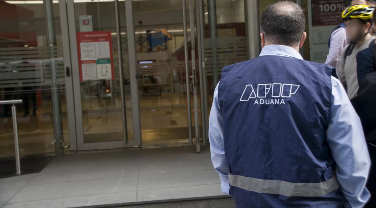 Alerta en la City: AFIP lanza mega operativo y allana 20 bancos por empresas truchas que giraron dólares