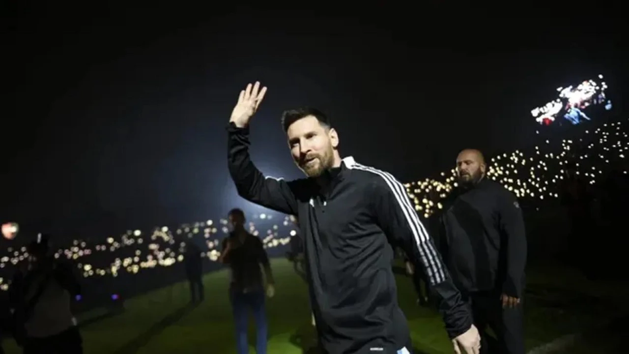 En el día de su cumpleaños, Messi sorprendió a más de 40.000 hinchas en la cancha de Newell’s