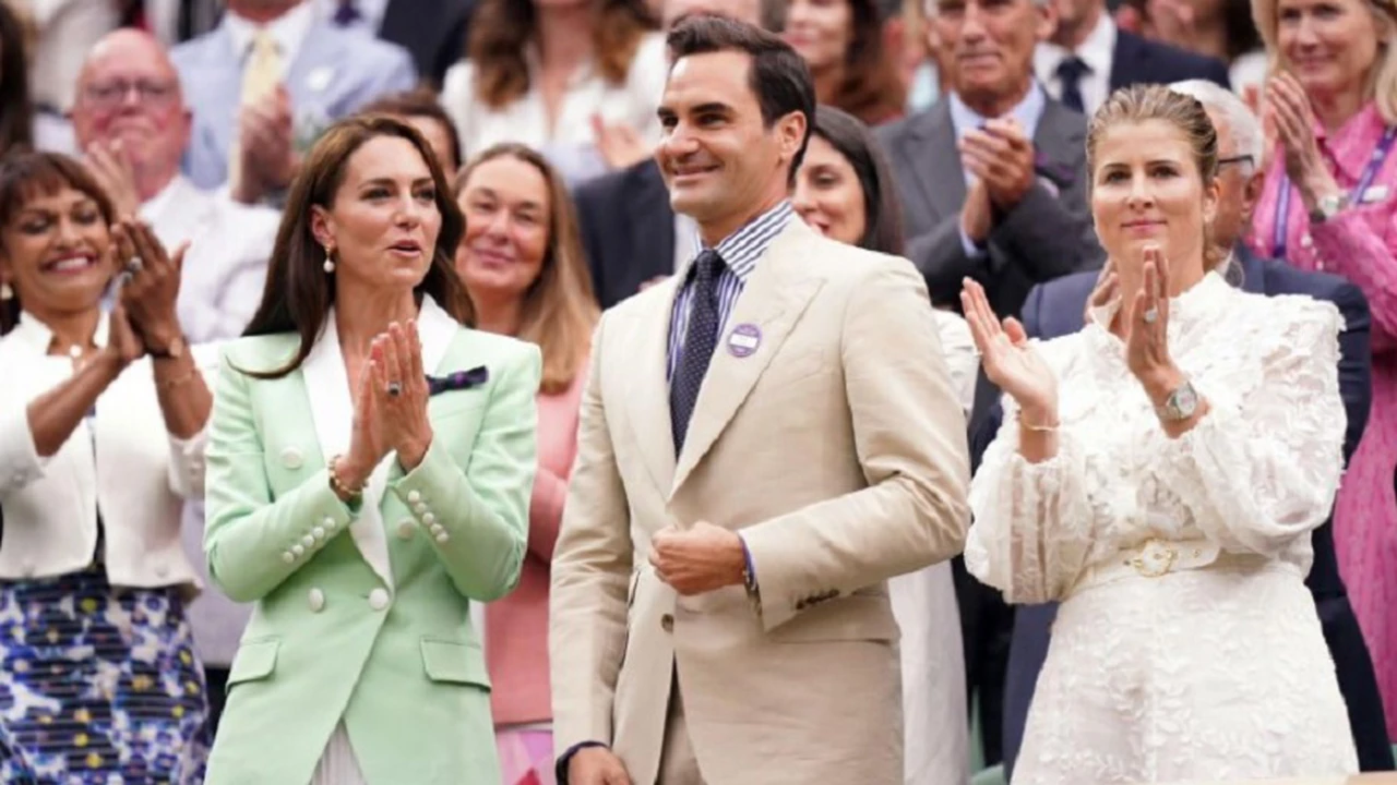 Roger Federer, ovacionado en Wimbledon: impactante recibimiento al extenista en la cancha central
