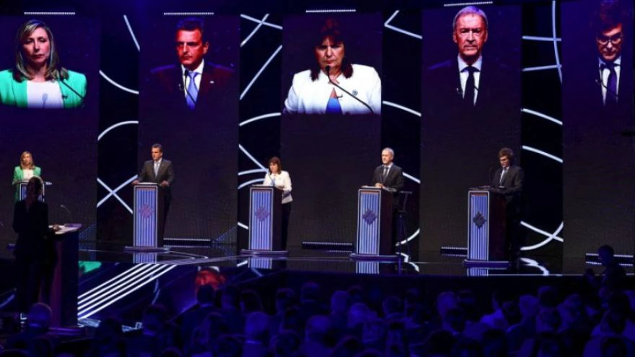 Para el País de España, Milei "sale con vida" del primer debate presidencial