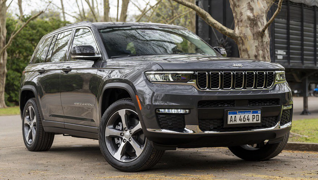 Más competencia entre los SUV grandes: Jeep suma una versión al icónico Grand Cherokee 4x4