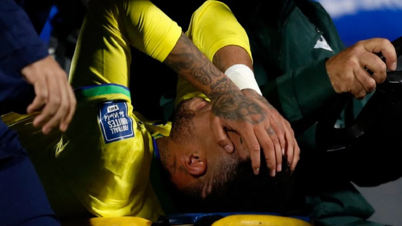 Se confirmó la terrible lesión de Neymar: cuánto tiempo estará fuera de las canchas