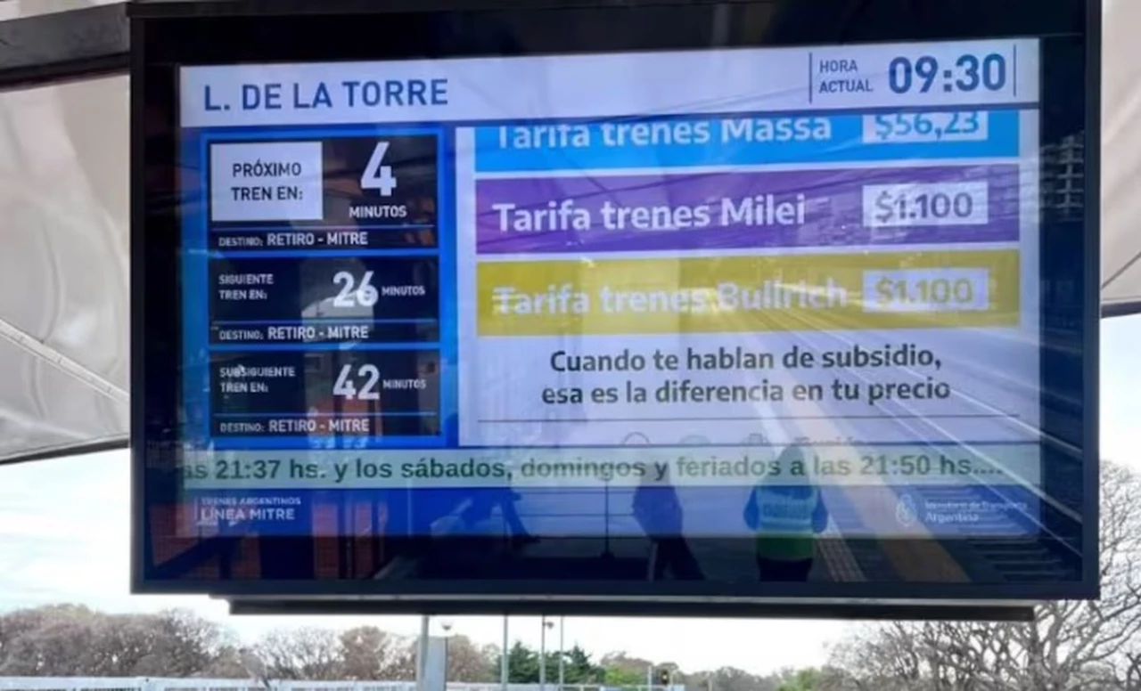 Las pantallas de las estaciones de trenes aparecieron con sorpresivos mensajes sobre las tarifas del transporte