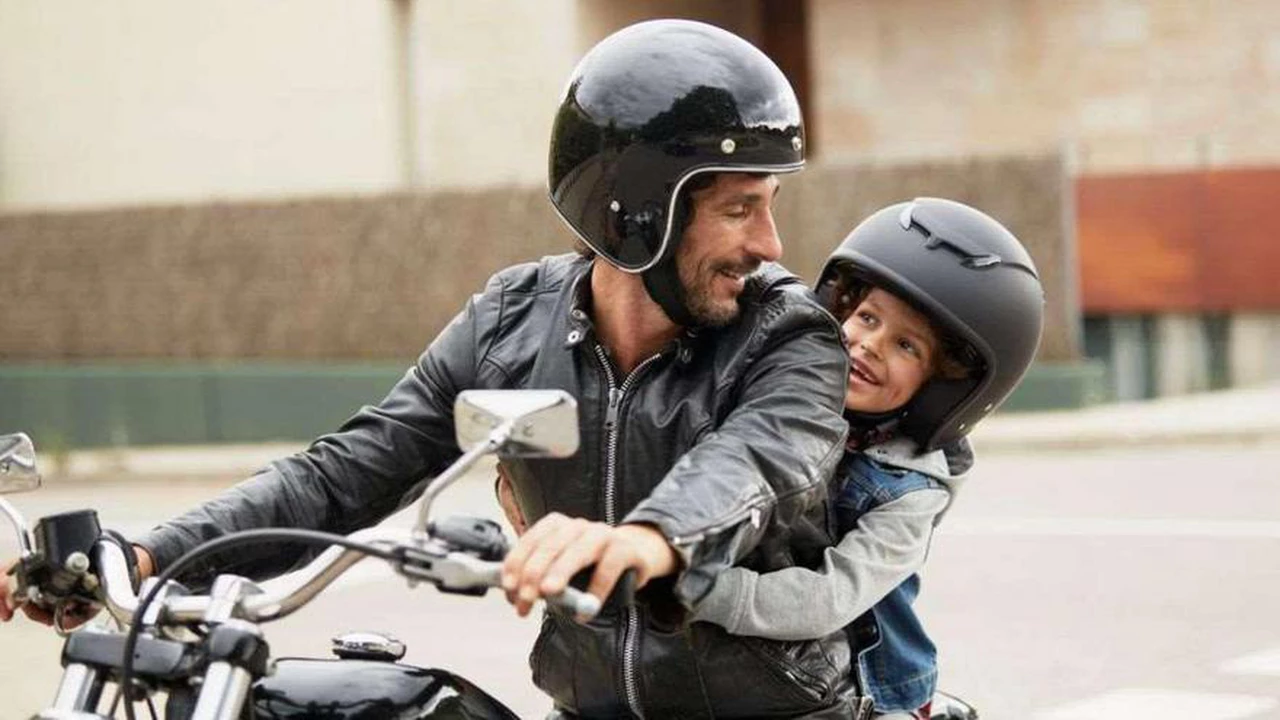 Desde qué edad pueden viajar los niños como acompañantes en moto y con qué cuidados