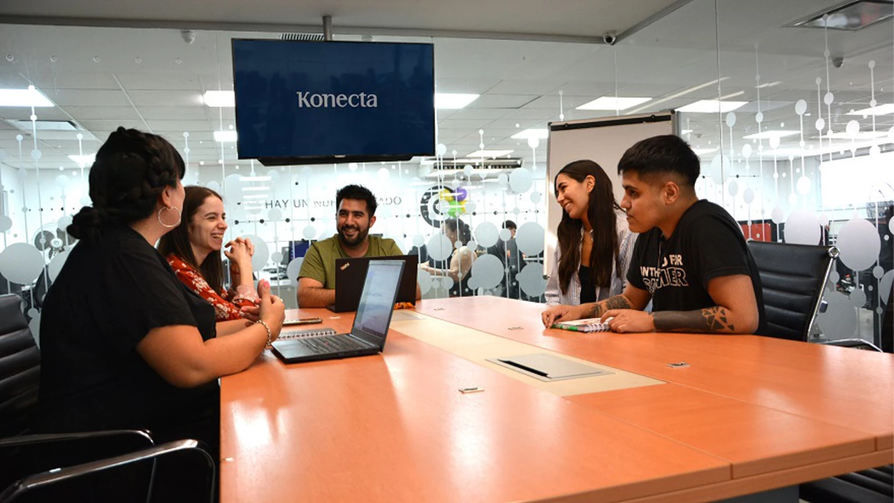 Konecta lo hizo de nuevo: su plataforma Epiron incorpora IA generativa en la gestión omnicanal de clientes