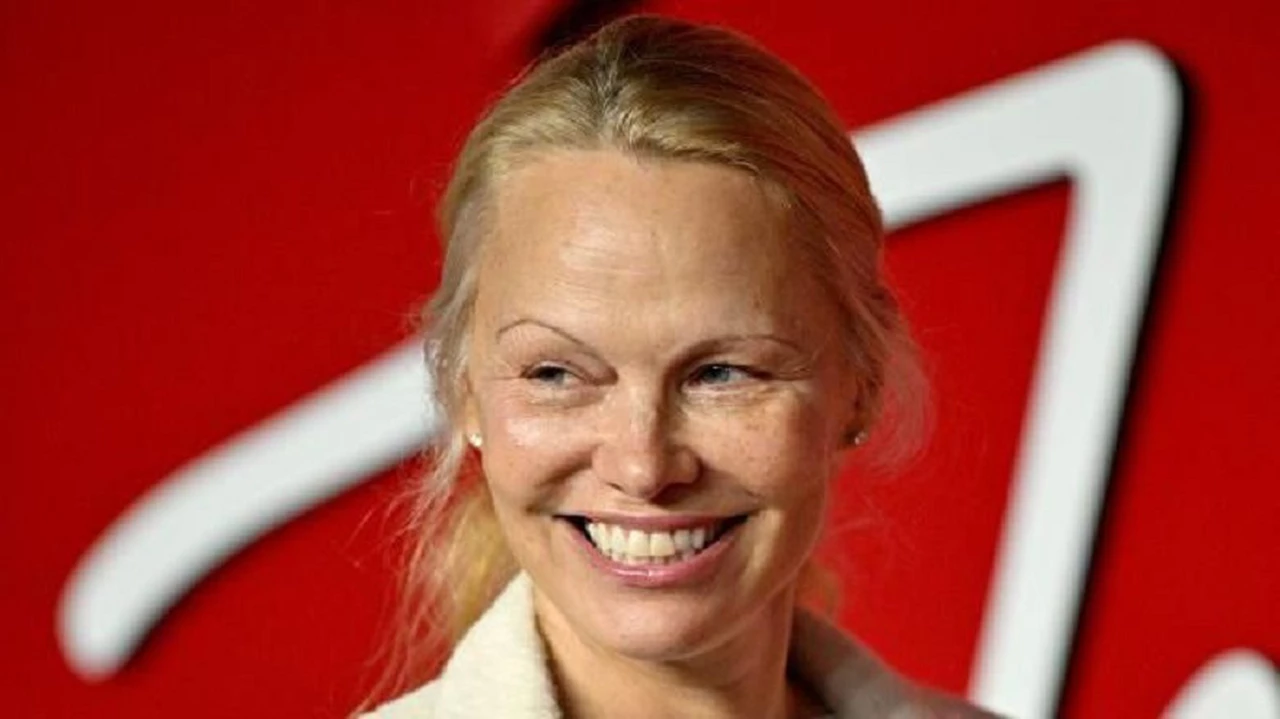 Por qué Pamela Anderson decidió aparecer en público sin maquillaje