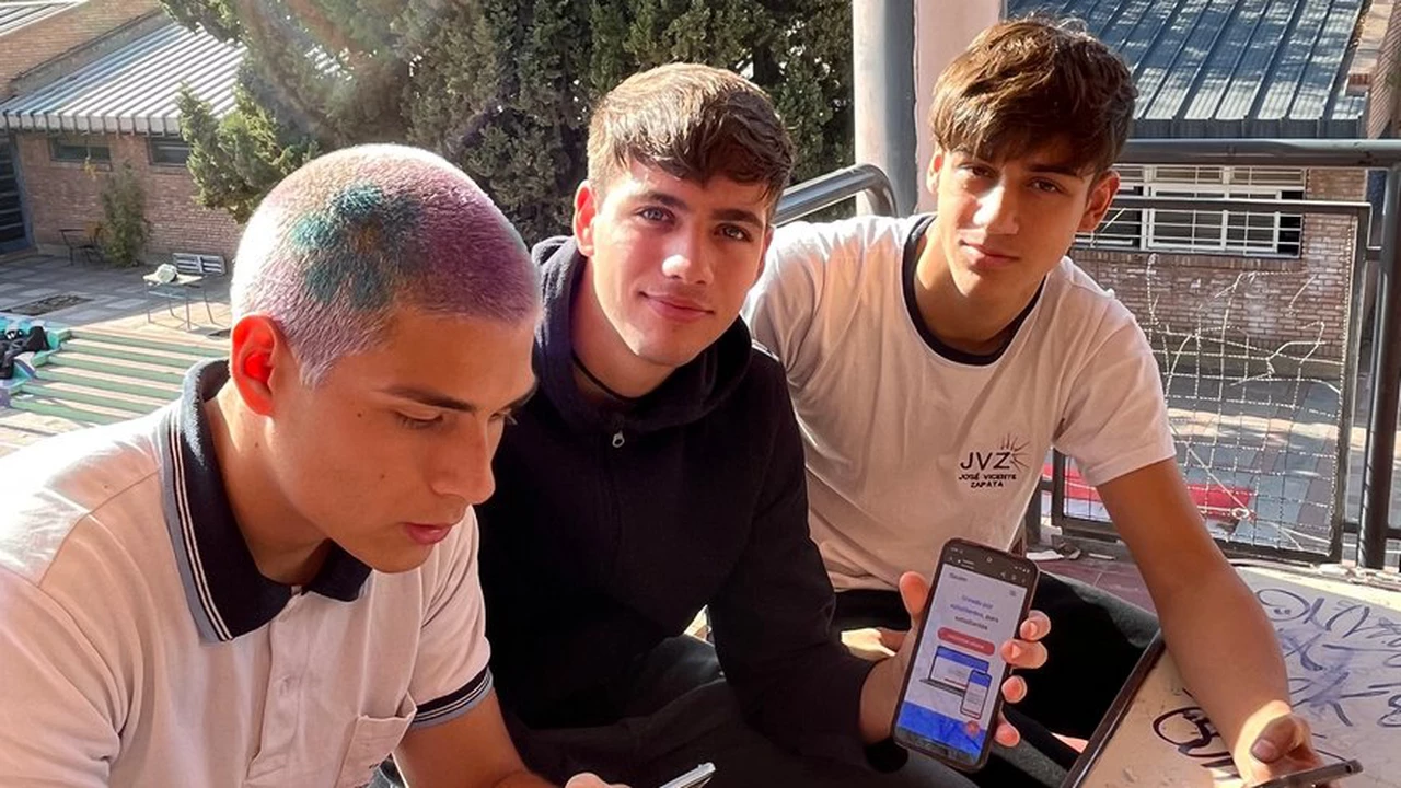 Con solo 17 años, tres jóvenes argentinos crearon una plataforma para denunciar casos de bullying