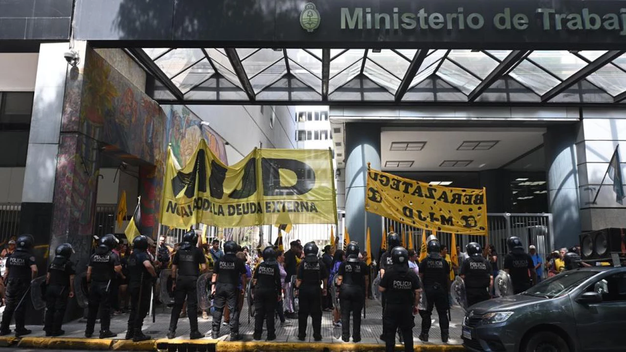 Primera manifestación contra Milei: sin cortes de calle y marcha por la vereda