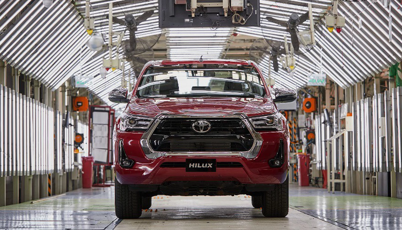 Toyota Hilux es el modelo más fabricado en la historia argentina: ¿a qué auto le sacó el récord?