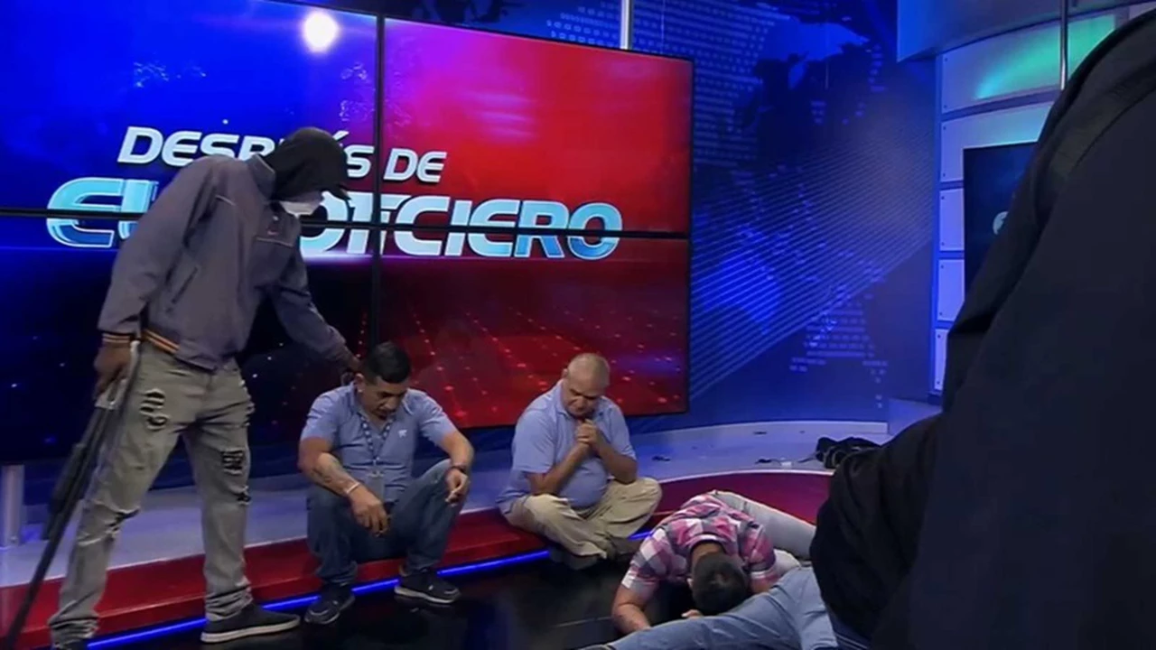 VIDEO | Violencia narco en Ecuador: así encapuchados tomaron de rehenes a periodistas en un canal de televisión